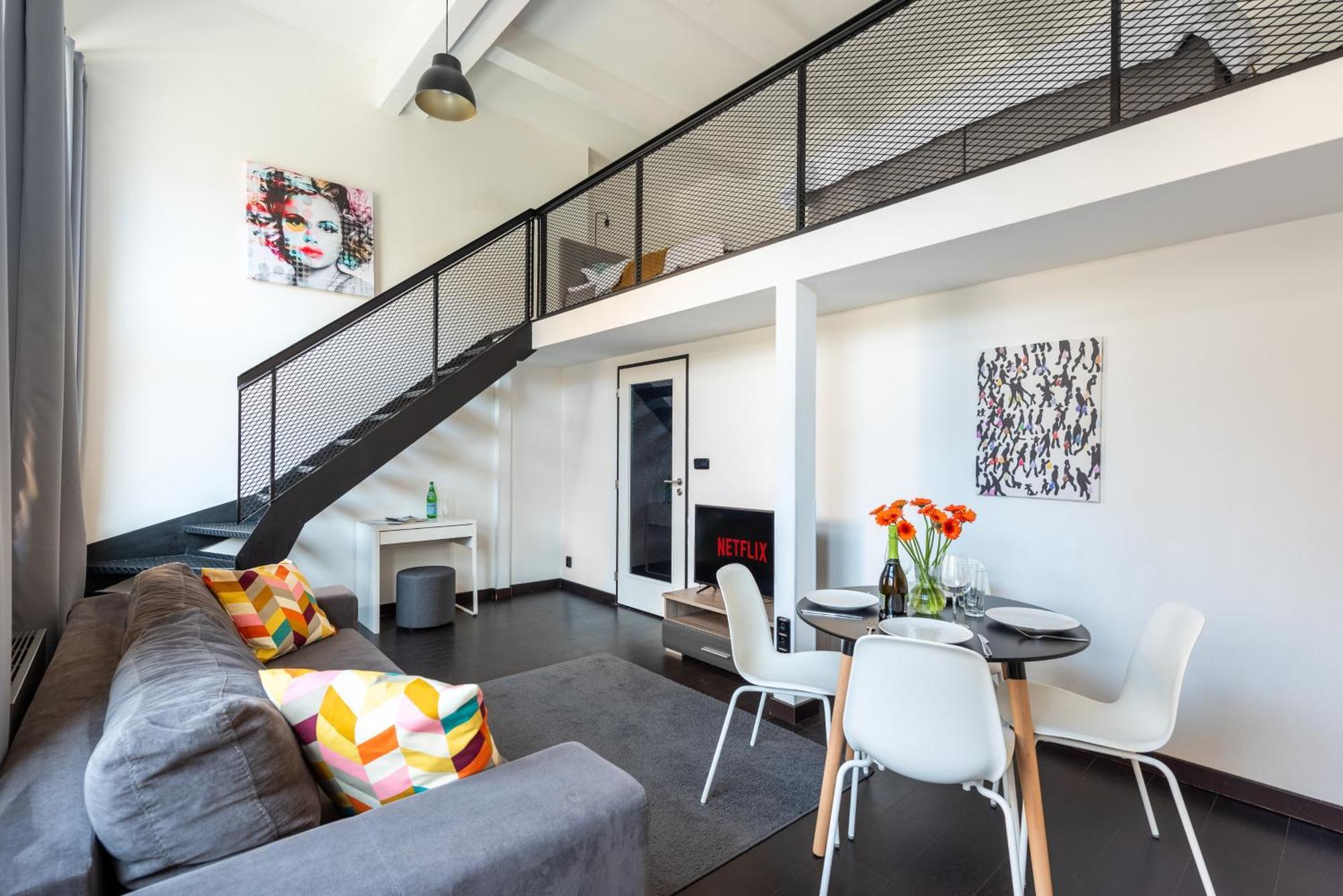 Loft Spacious In Lägenhet